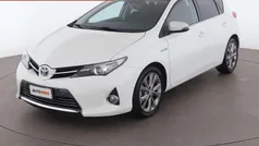 Bianco Usata 2015 Toyota Auris Hybrid Lounge Tre volumi | 11.099 € (Buon prezzo)