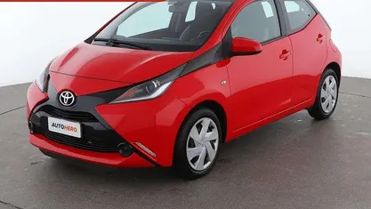 Rosso Usata 2015 Toyota Aygo X-play Due volumi | 7899 € (Buon prezzo)