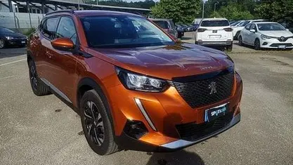 Usata Peugeot 2008 Allure 102 CV (75 kW) 2020 Arancione SUV