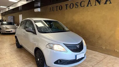 Usata 2014 Lancia Ypsilon Due volumi | 6500 € (Buon prezzo)