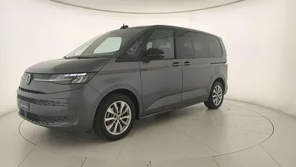 Usata VW Multivan Life 150 CV (110 kW) 2025 Grigio indium metallizzato Furgone