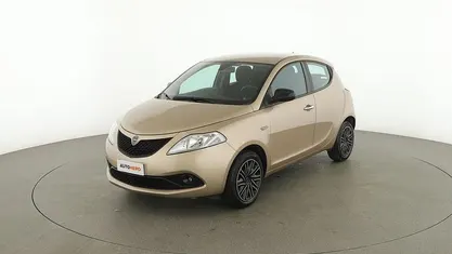 Usata Lancia Ypsilon Gold 70 CV (51 kW) 2018 Oro Utilitaria