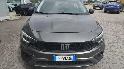 Usata Fiat Tipo Cross 101 CV (74 kW) 2021 Grigio Berlina