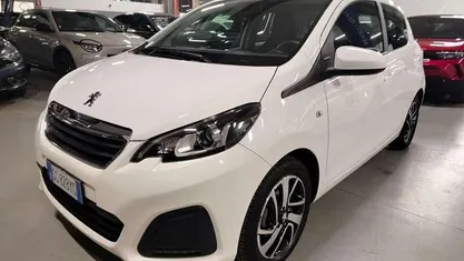 Argento Usata 2020 Peugeot 108 Allure Top Tre volumi | 9450 € (Buon prezzo)