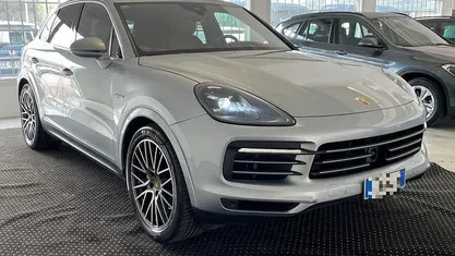Usata Porsche Cayenne 470 CV (345 kW) 2020 Argento metallizzato SUV