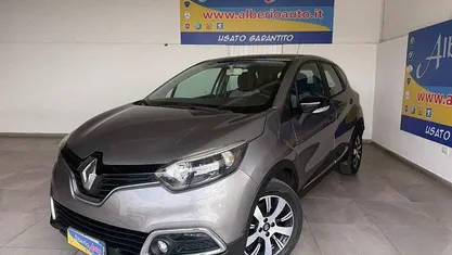 Grigio scuro Usata 2016 Renault Captur Life SUV | 8990 € (Buon prezzo)
