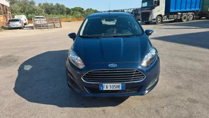 Usata Ford Fiesta 60 CV (44 kW) 2015 Blu Utilitaria