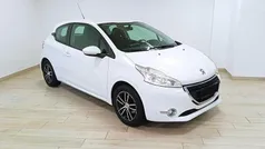 Bianco Usata 2013 Peugeot 208 Allure Due volumi | 5900 € (Buon prezzo)