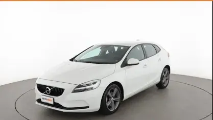 Usata Volvo V40 Plus 122 CV (89 kW) 2019 Bianco Berlina