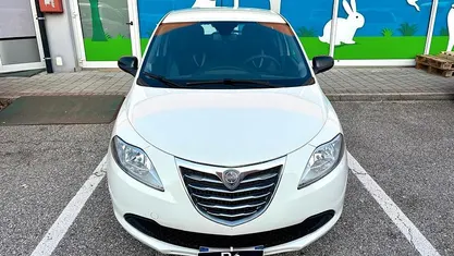 Usata Lancia Ypsilon Silver 95 CV (69 kW) 2013 Utilitaria