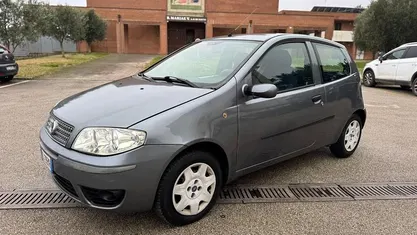 Usata Fiat Punto Emotion 80 CV (58 kW) 2003 Grigio Utilitaria