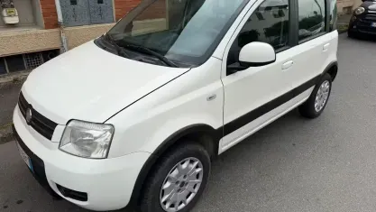 Usata Fiat Panda 4x4 Climbing 69 CV (50 kW) 2012 Bianco Utilitaria