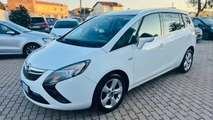 Usata Opel Zafira Tourer Cosmo 150 CV (110 kW) 2014 Bianco Monovolume