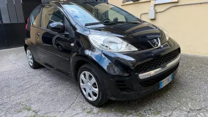 Usata Peugeot 107 Active 68 CV (50 kW) 2009 Other Utilitaria