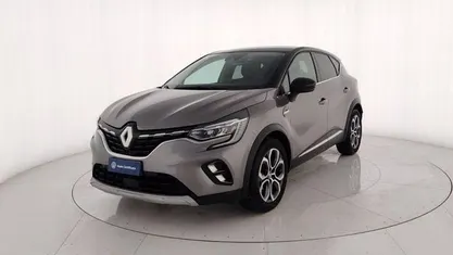 Usata Renault Captur Techno 100 CV (73 kW) 2023 Grigio metallizzato SUV