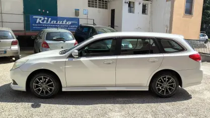 Usata Subaru Legacy Trend 150 CV (110 kW) 2011 Bianco Station wagon