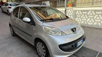 Usata Peugeot 107 54 CV (39 kW) 2007 Grigio Utilitaria