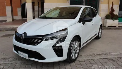 Begagnad Renault Clio V Evolution 101 HK (74 kW) 2024 Halvkombi