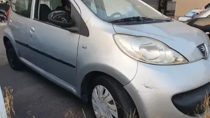 Usata Peugeot 107 54 CV (39 kW) 2007 Grigio Utilitaria