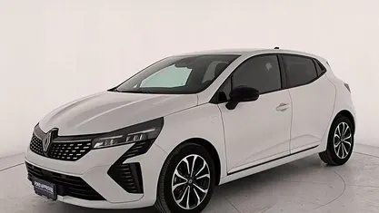 Usata Renault Clio V Techno 101 CV (74 kW) 2024 Bianco Utilitaria