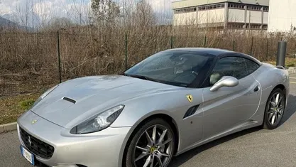 Usata Ferrari California 481 CV (353 kW) 2011 Cabrio