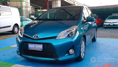 Verde Usata 2014 Toyota Yaris Hybrid Tre volumi | 8400 € (Ottimo prezzo)