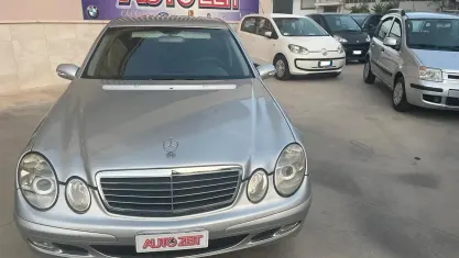 Usata Mercedes E220 Classic 150 CV (110 kW) 2003 Grigio Berlina