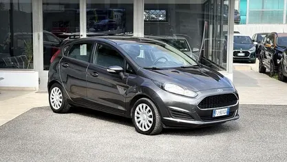 Usata Ford Fiesta 75 CV (55 kW) 2017 Grigio Utilitaria