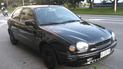 Usata Toyota Corolla 86 CV (63 kW) 1998 Nero Berlina