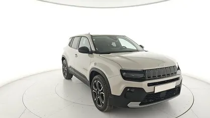 Begagnad Jeep Avenger Summit 101 HK (74 kW) 2025 Beige SUV