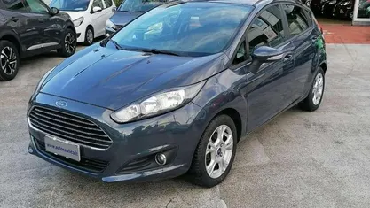 Antracite Usata 2013 Ford Fiesta Business Edition Tre volumi | 6500 € (Buon prezzo)