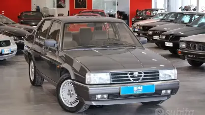 Usata Alfa Romeo 90 Quadrifoglio 156 CV (114 kW) 1985 Grigio Berlina
