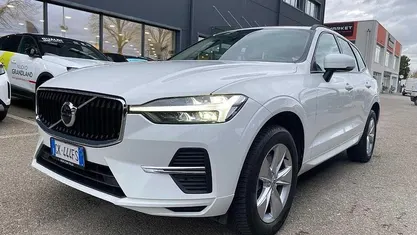 Bianco Usata 2022 Volvo XC60 Momentum SUV | 35.500 € (Ottimo prezzo)