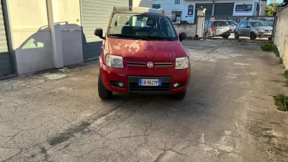 Usata Fiat Panda 4x4 54 CV (39 kW) 2010 Rosso Utilitaria