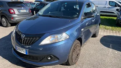 Usata Lancia Ypsilon Silver 69 CV (50 kW) 2023 Blu Utilitaria