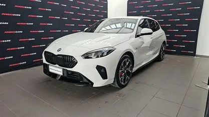 Begagnad BMW 118 M Sport 150 HK (110 kW) 2025 Vit Halvkombi