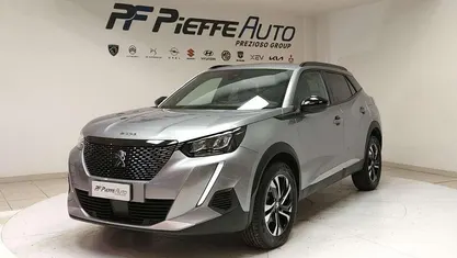Grigio Usata 2023 Peugeot 2008 Allure SUV | 20.900 € (Buon prezzo)