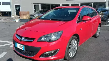 Usata Opel Astra 100 CV (73 kW) 2015 Rosso Station wagon