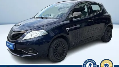 Usata Lancia Ypsilon 69 CV (50 kW) 2018 Blu metallizzato Utilitaria