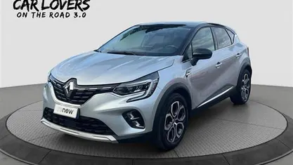 Usata Renault Captur Techno 145 CV (106 kW) 2022 Grigio chiaro SUV