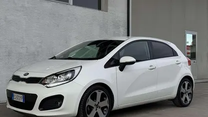 Usata Kia Rio 90 CV (66 kW) 2013 Berlina