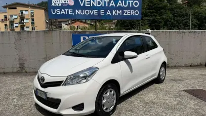 Usata Toyota Yaris Active 69 CV (50 kW) 2012 Bianco Utilitaria