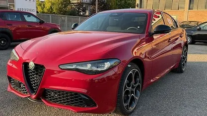Rosso Nuova 2025 Alfa Romeo Giulia Veloce Tre volumi | 55.900 €