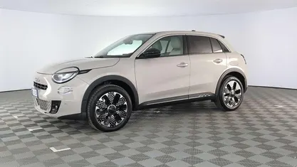 Usata Fiat 600 La Prima 101 CV (74 kW) 2025 Bronzo / metallizzato SUV