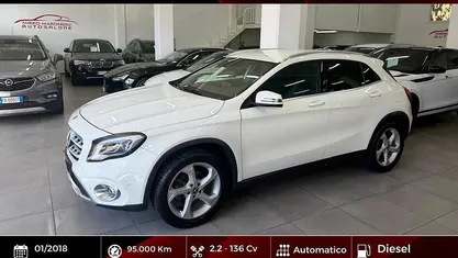 Begagnad Mercedes GLA200 Premium 136 HK (100 kW) 2018 Vit SUV