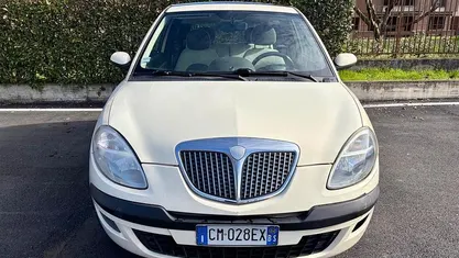 Usata Lancia Ypsilon 80 CV (58 kW) 2004 Beige Utilitaria