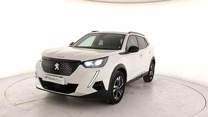 Usata Peugeot 2008 Allure 101 CV (74 kW) 2022 Bianco SUV