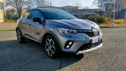 Grigio chiaro Usata 2022 Renault Captur Techno SUV | 17.900 € (Buon prezzo)