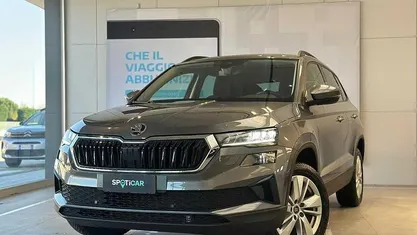 Grigio Usata 2025 Skoda Karoq Executive SUV | 25.700 € (Buon prezzo)