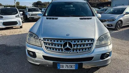 Usata Mercedes ML320 224 CV (164 kW) 2005 Grigio SUV